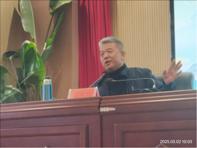 在大理听雷平阳讲座